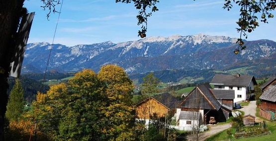 Ferienhaus Pramfeld - Ansicht mit Bergpanorama